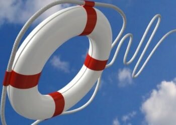 Captain Falls Overboard and Floats for Four Hours Without a Lifejacket