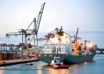 Manouvering container ship