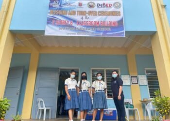 Sailors' Society's Cathy Paeste with pupils from Lipayran Integrated School