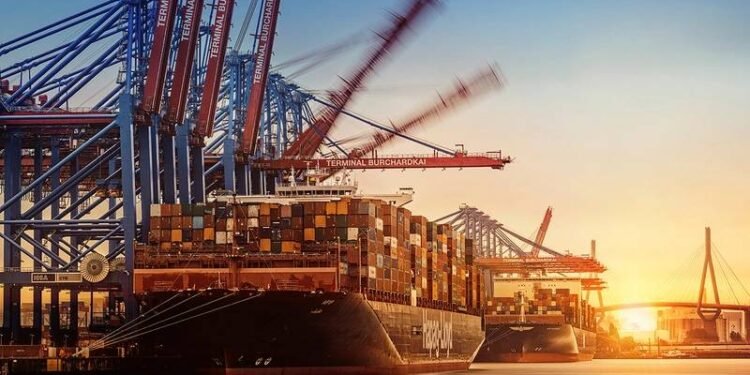 Hapag-Lloyd More Than Trebles H1 Net Profit, Sees Economic Uncertainty