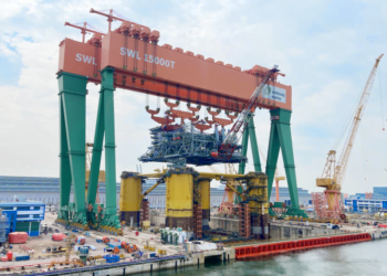Sembcorp Marine Cuts Losses as Easing COVID Curbs Aid Project Deliveries