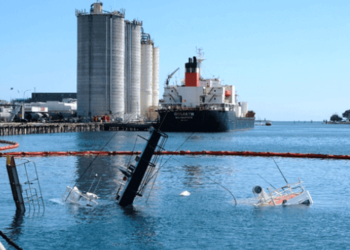 TasPorts Brings in Heavy-Lift Ship to Salvage Sunken Tugs