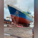 Watch: Fishing Boat Topples at Repair Yard in Spain Watch: Fishing Boat Topples at Repair Yard in Spain