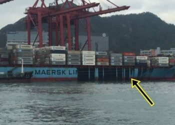 Bunker Fuel Spilled from Maersk Ship at Port of Hong Kong