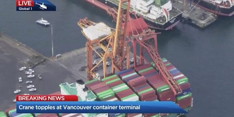 Crane Booms Collapses onto Containership at Port of Vancouver Crane Booms Collapses onto Containership at Port of Vancouver