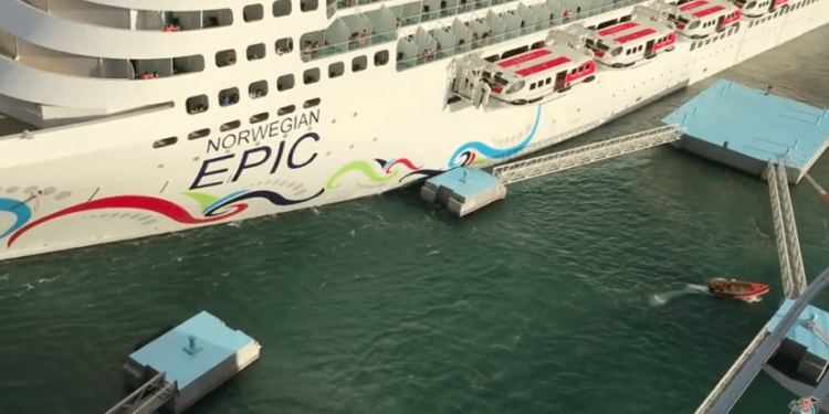 Incident Video: Norwegian Epic Takes Out Mooring Dolphins in Puerto Rico Incident Video: Norwegian Epic Takes Out Mooring Dolphins in Puerto Rico