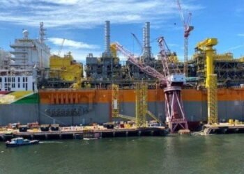 One Dead After Pier Collapses at Keppel Shipyard