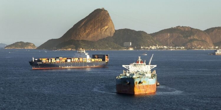 cargo ships in rio de janeiro