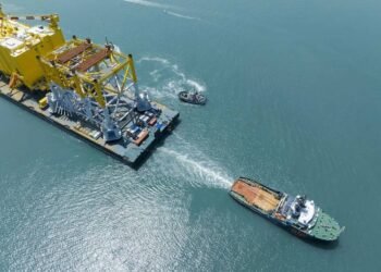 Gallery:  DolWin kappa Offshore Substation Sails Away