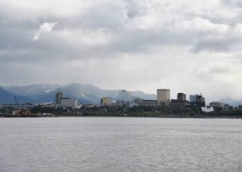 Containership Leaking Lubricant in Alaska