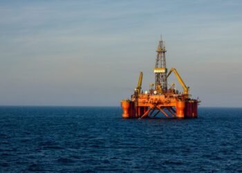 semisubmersible drilling rig at sea