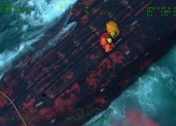 fishermen rescued uk