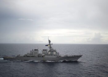 U.S. Accuses Chinese Navy of `Unsafe’ South Sea Confrontation