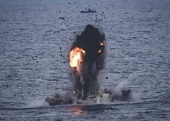 somali pirate whaler destroyer