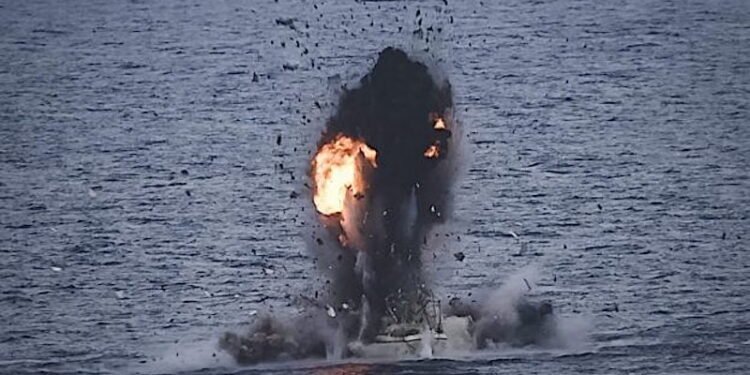 somali pirate whaler destroyer