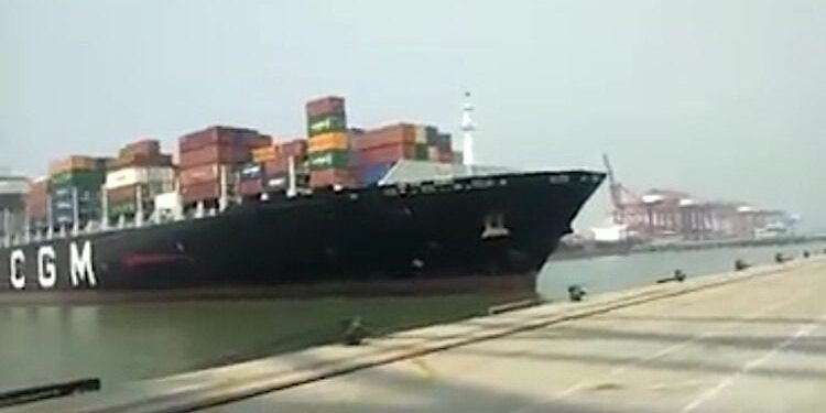 Incident Video: CMA CGM Containership Hits Pier in India