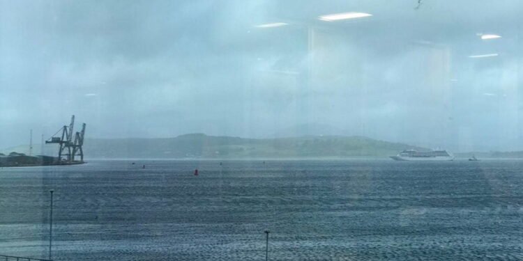 Cruise Ship With More Than 500 People On Board Breaks Moorings and Drifts from Dock in Scotland