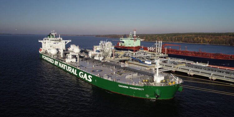 LNG-Fueled Tanker Completes First Commercial Voyage from Russia to Rotterdam