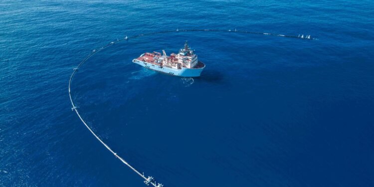 After Successful Trials, Maersk Launcher Towing First Ocean Cleanup System to Great Pacific Garbage Patch After Successful Trials, Maersk Launcher Towing First Ocean Cleanup System to Great Pacific Garbage Patch