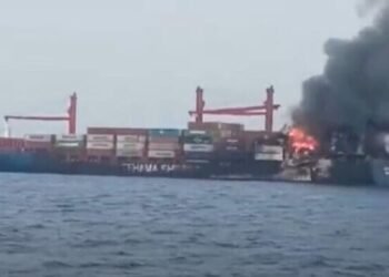 Fire Damaged Containership Reportedly Sunk in Red Sea