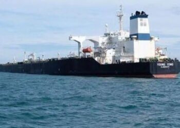 Indonesia Explores Offloading Tanker Grounded Near Singapore Gas Line 