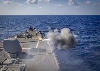 U.S. Navy Conducts Military Exercises in Gulf Amid Iran Tension