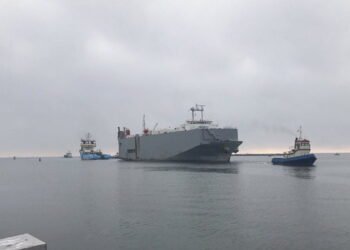 Makassar Highway towed into port