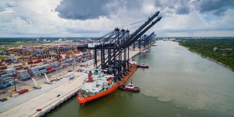 New Super Post-Panamax Cranes Arrive at Port of Houston