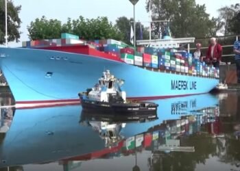 WATCH: Model Emma Maersk Under Tow Looks Just Like the Real Thing