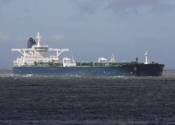 EU Bans New Insurance of Ships Carrying Russian Oil