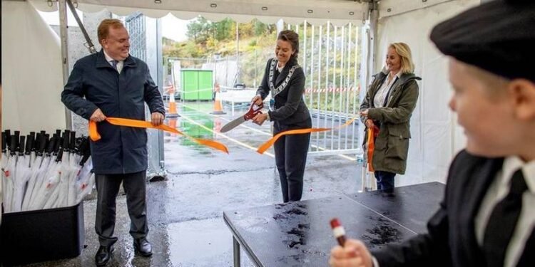 Corvus Energy Opens Test Area for Hydrogen Fuel Cells Corvus Energy Opens Test Area for Hydrogen Fuel Cells