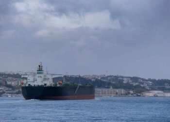 Turkey Says to Continue Blocking Oil Tankers Without Proper Insurance