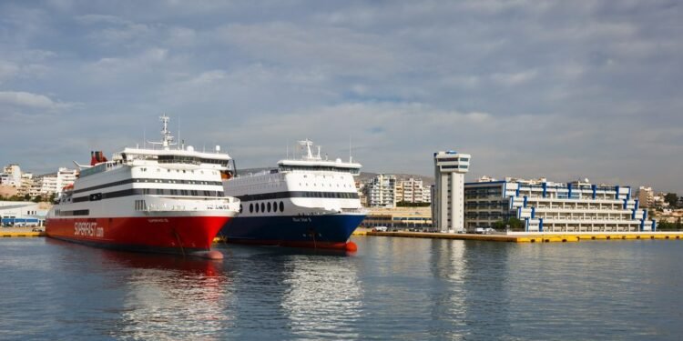 Greek Seamen End Strike After Reaching Deal on Wage Increase Greek Seamen End Strike After Reaching Deal on Wage Increase