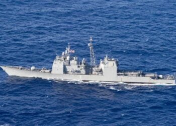 U.S. Warships Sail Near South China Sea Islands Claimed by China
