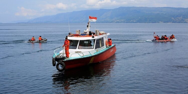 Indonesia Questions Captain After Ferry Sinks in Lake; At Least 192 People Missing