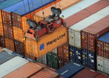 Hapag-Lloyd CEO Says Company is Cutting Costs as Fuel Prices Rise