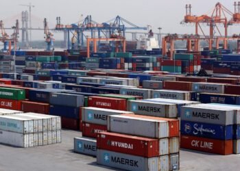 China’s Growth Slows as Trade Row Stirs Concerns on Outlook