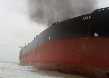 Fire Hits VLCC Under Demolition at Gadani Shipbreaking Yard