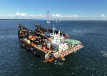 Under the Bridge: Heerema's Crane Vessel Thialf Enters Baltic Sea (PHOTOS)