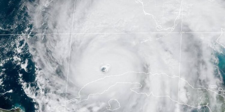 US Offshore Oil Output Drops as Hurricane Ian Approaches