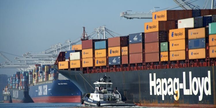 Hapag-Lloyd Container-ship BOSTON EXPRESS