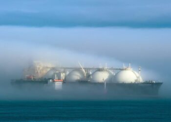lng ship bunkering in fog