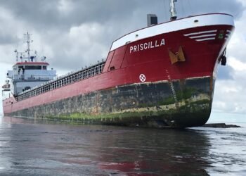 Salvage Plan Approved for Cargo Ship Aground on Pentland Skerries