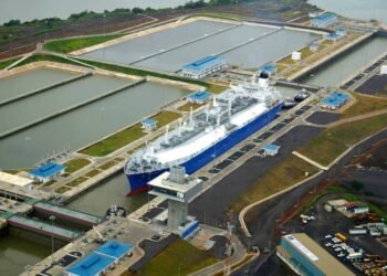 lng carrier panama canal