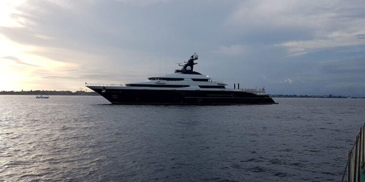 Indonesia Seizes Luxury Yacht, Questions Crew in Malaysian 1MDB Scandal