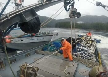Alaskan Fishing Wars – Incident Video Shows Violent Collision Between Competing Fishing Boats