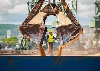 bulk-ship-loading-grain