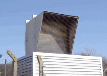 How this Navigation Light Uses the Moiré Effect to Guide Ships Home