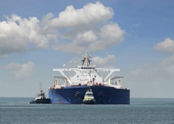 oil tanker photo
