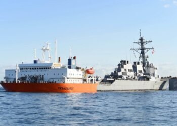 Damaged USS Fitzgerald Loaded in Japan